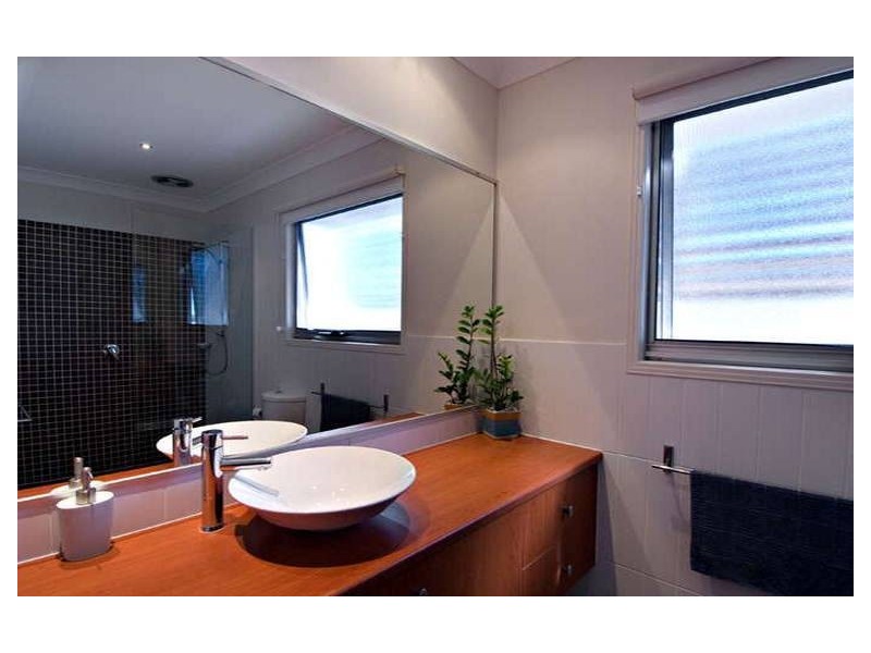 12 Castaway Court, Kawana Island QLD 4575