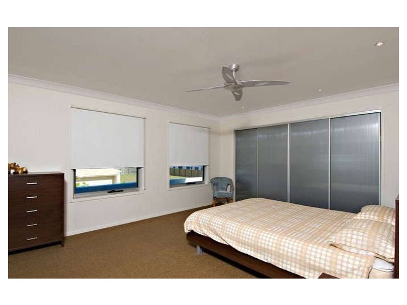 12 Castaway Court, Kawana Island QLD 4575