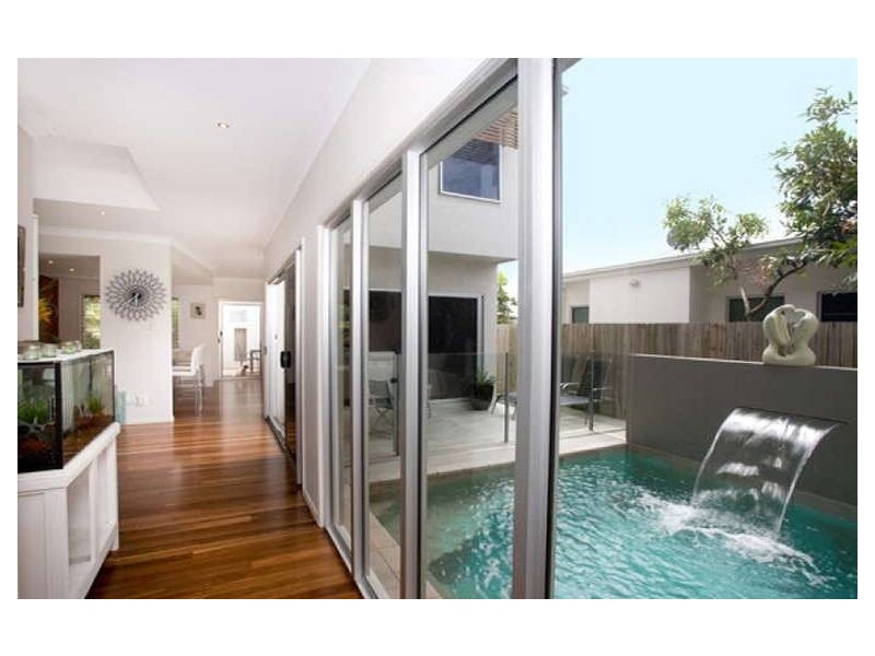 12 Castaway Court, Kawana Island QLD 4575