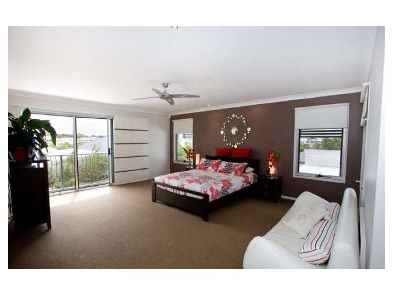 12 Castaway Court, Kawana Island QLD 4575