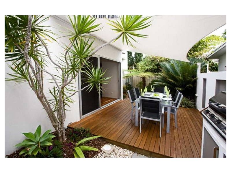 12 Castaway Court, Kawana Island QLD 4575