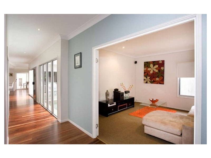 12 Castaway Court, Kawana Island QLD 4575