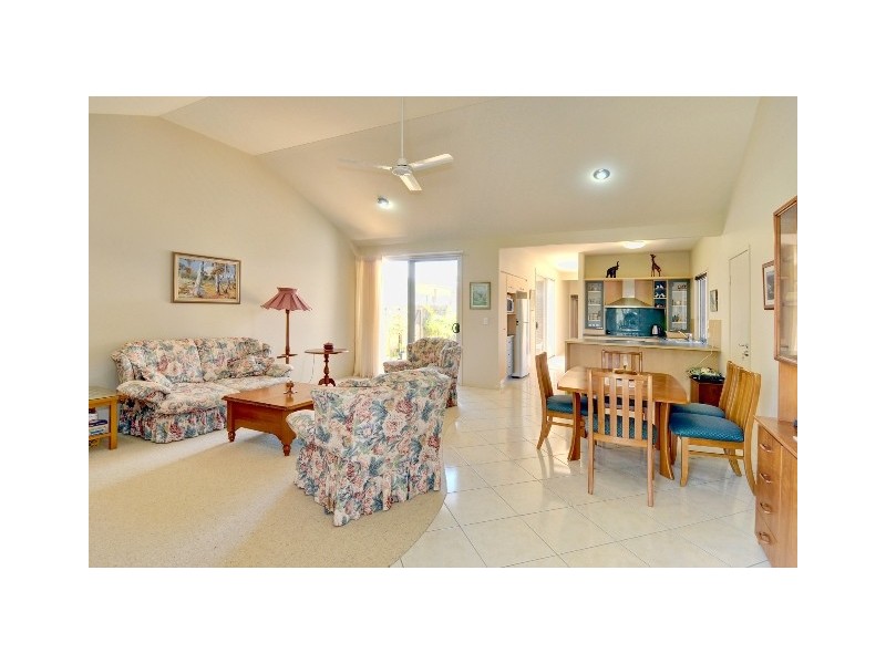 140/20 Grand Pde, Kawana Island QLD 4575