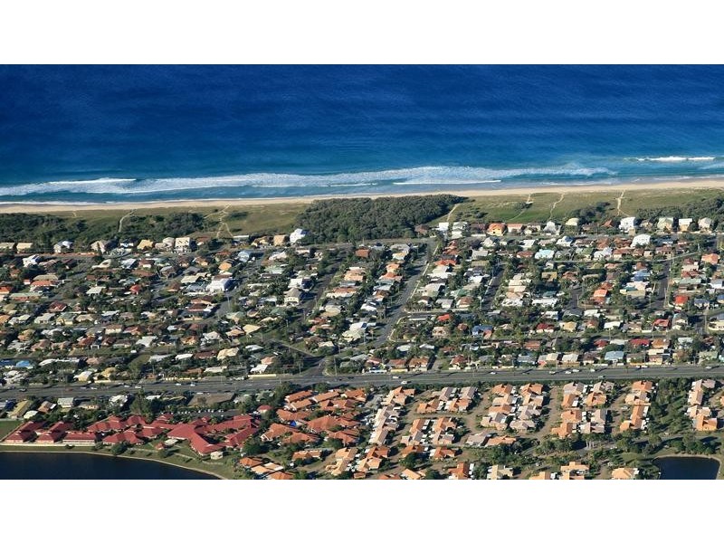 119 Nicklin Way, Warana QLD 4575