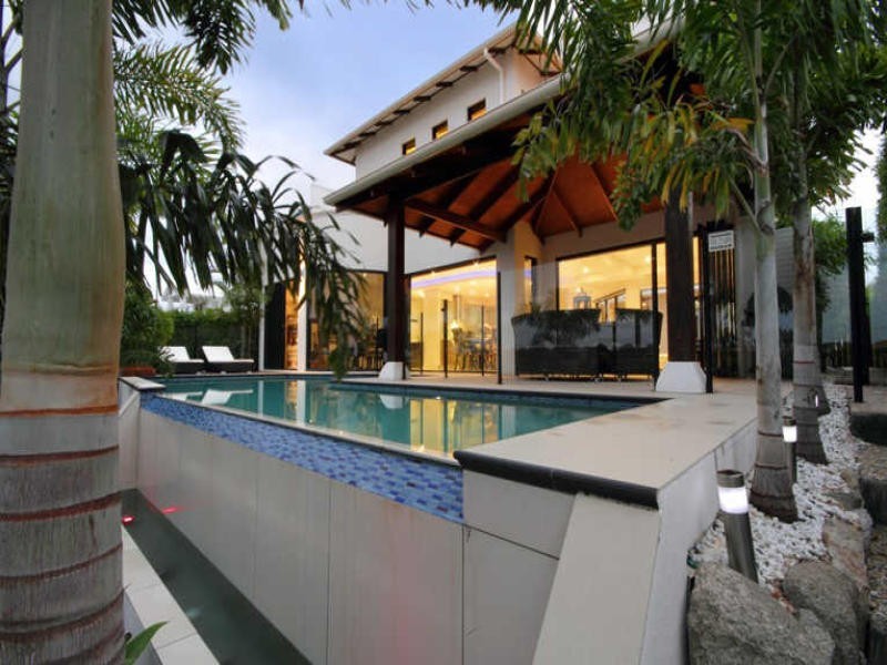 9 Majorca Place, Kawana Island QLD 4575