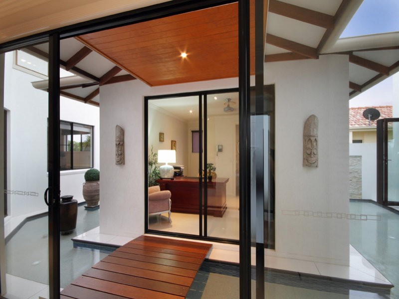 9 Majorca Place, Kawana Island QLD 4575