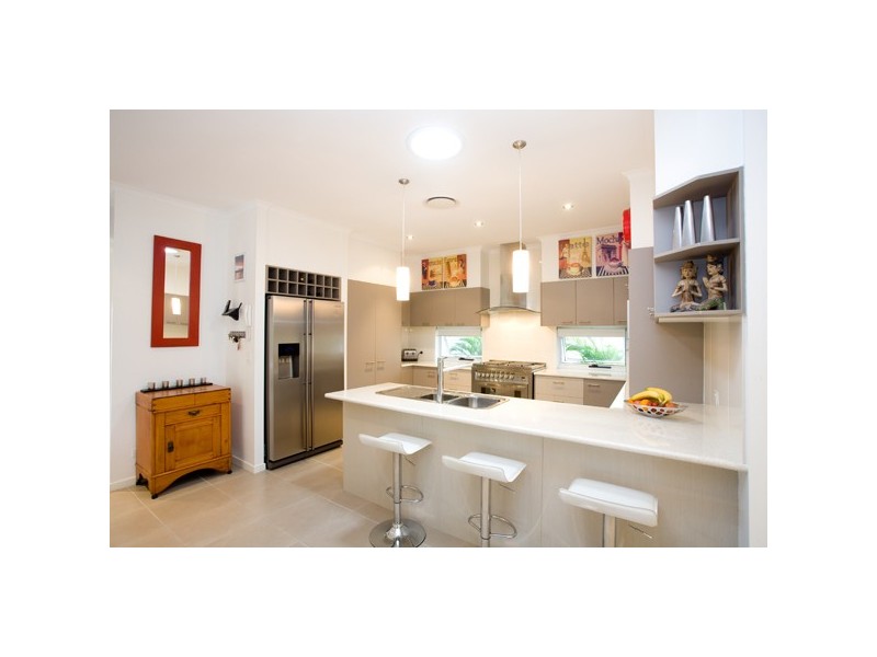 130 Grand Pde, Kawana Island QLD 4575