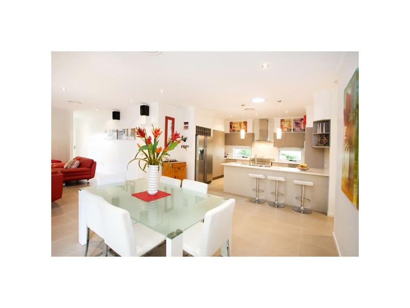 130 Grand Pde, Kawana Island QLD 4575