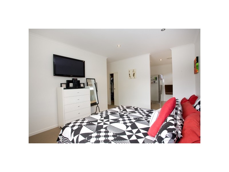 130 Grand Pde, Kawana Island QLD 4575