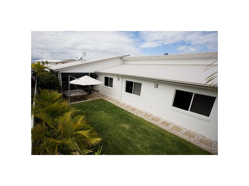 130 Grand Pde, Kawana Island QLD 4575