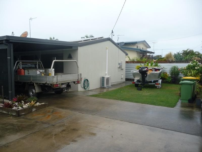 67 Nicklin Way, Warana QLD 4575