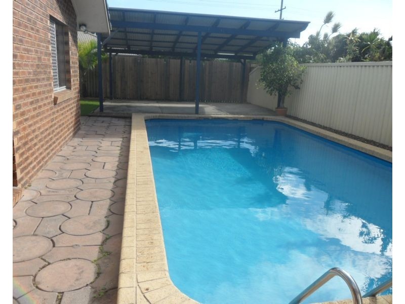 31 Ilaroo Crescent, Warana QLD 4575