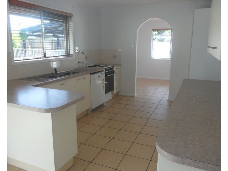 31 Ilaroo Crescent, Warana QLD 4575
