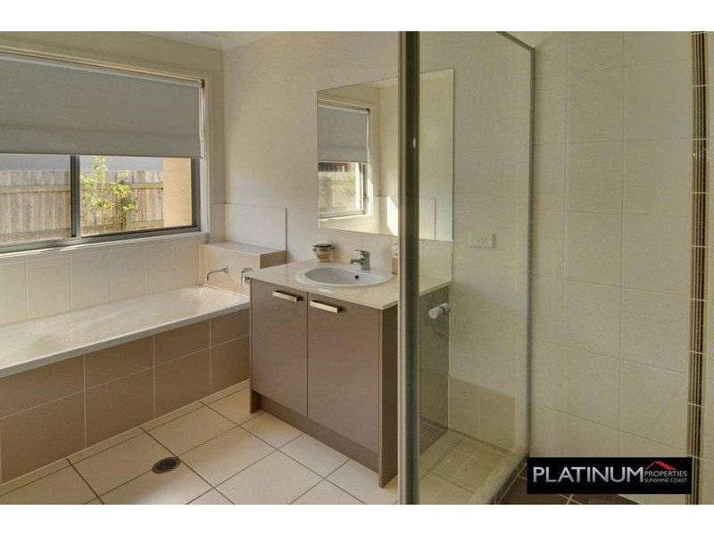 9 Kurrajong Crescent, Meridan Plains QLD 4551