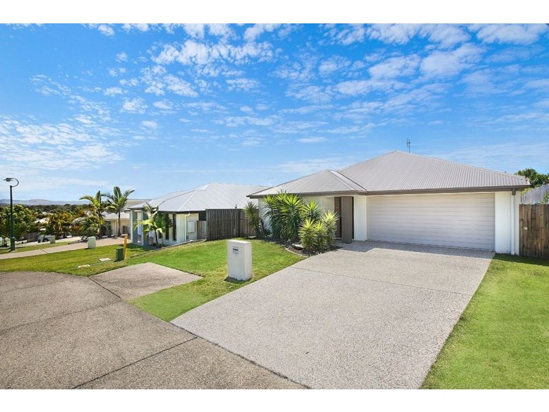 13 Riverstone Crescent, Meridan Plains QLD 4551