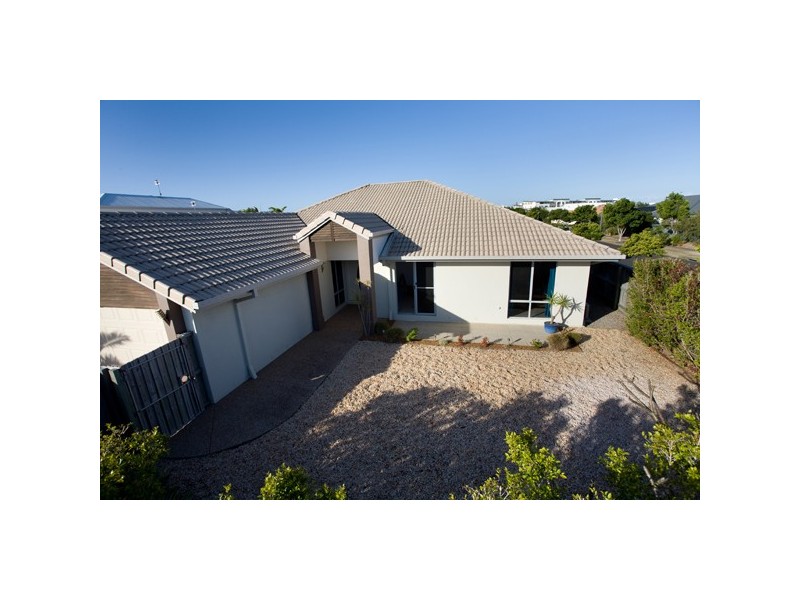 1 Whitsunday Street, Kawana Island QLD 4575