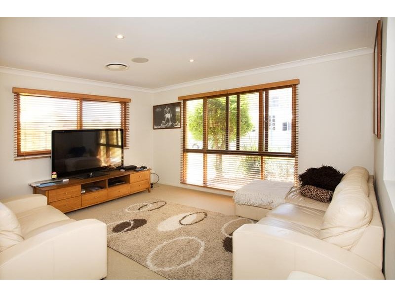 20 Fitzroy Court, Kawana Island QLD 4575