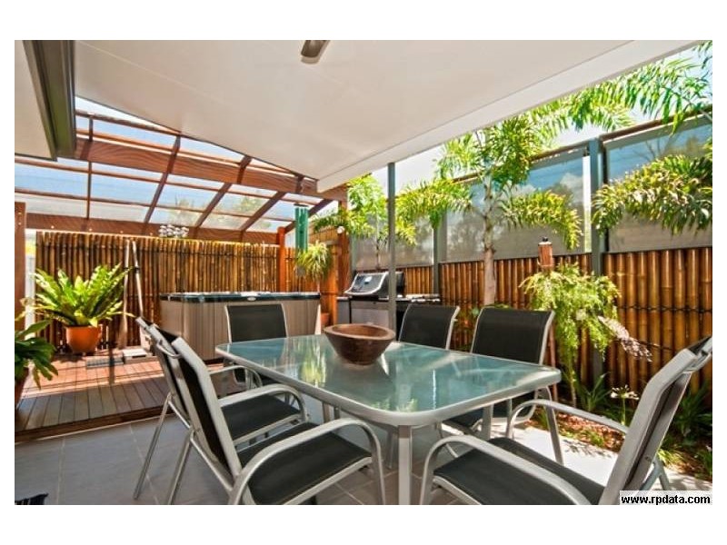 132 Grand Pde, Kawana Island QLD 4575