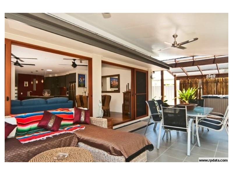 132 Grand Pde, Kawana Island QLD 4575