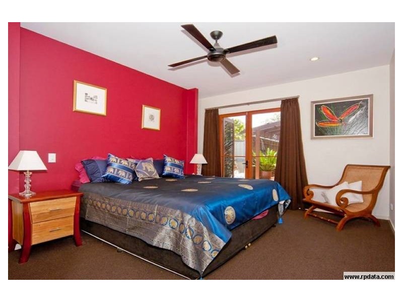 132 Grand Pde, Kawana Island QLD 4575