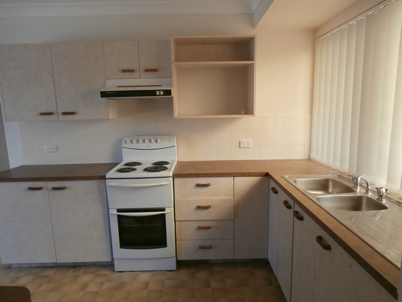 4 Bluebird Parade, Warana QLD 4575