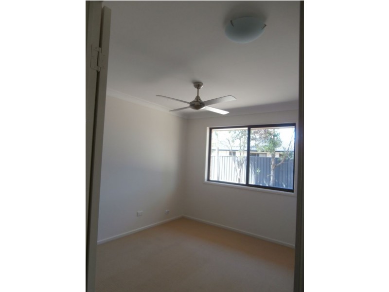 4 Bluebird Parade, Warana QLD 4575
