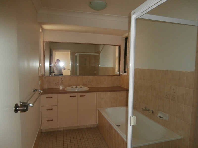 4 Bluebird Parade, Warana QLD 4575