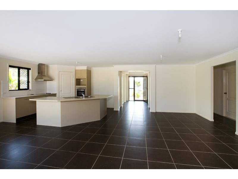 4 Kurrajong Crescent, Meridan Plains QLD 4551