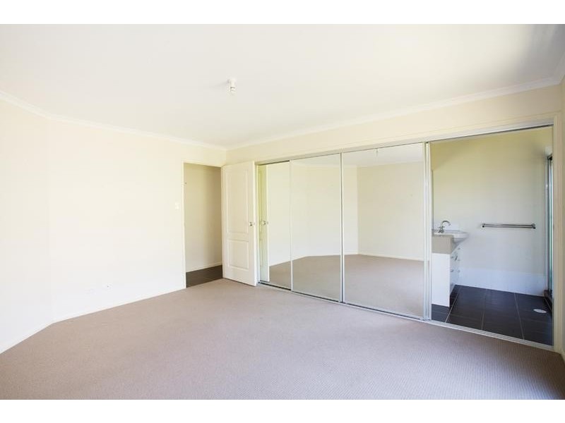 4 Kurrajong Crescent, Meridan Plains QLD 4551