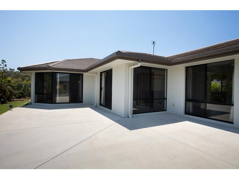 4 Kurrajong Crescent, Meridan Plains QLD 4551