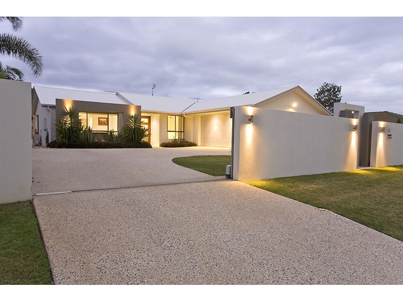 15 Vauxhall Street, Minyama QLD 4575