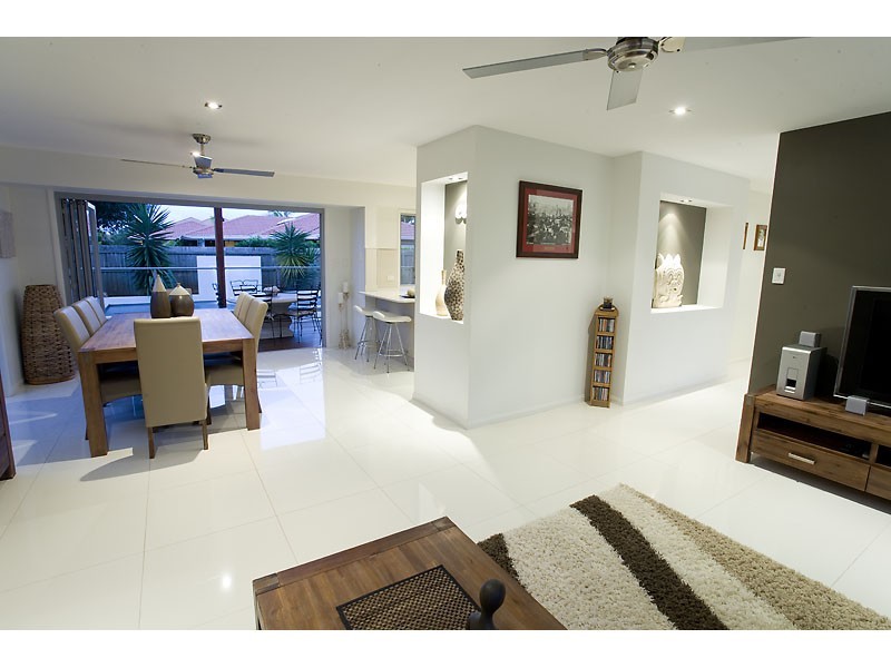 15 Vauxhall Street, Minyama QLD 4575