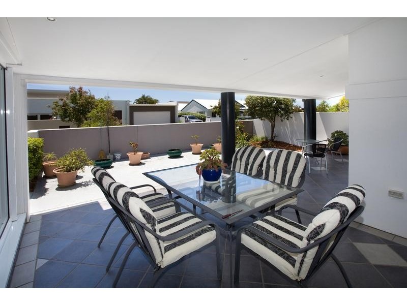 12 Grenada Way, Kawana Island QLD 4575