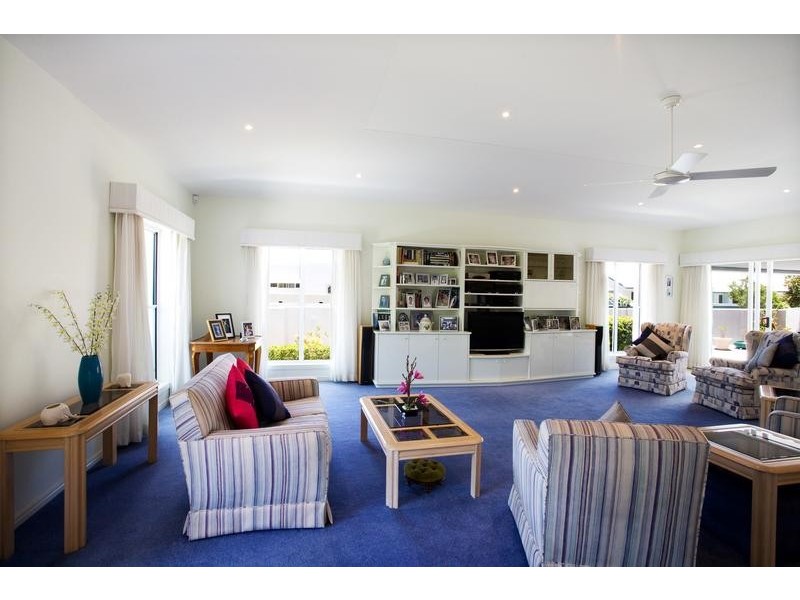 12 Grenada Way, Kawana Island QLD 4575