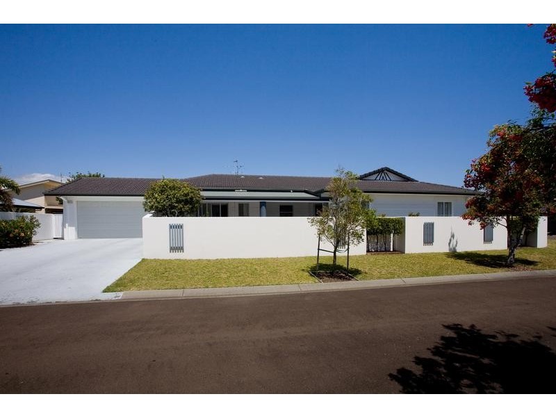 12 Grenada Way, Kawana Island QLD 4575