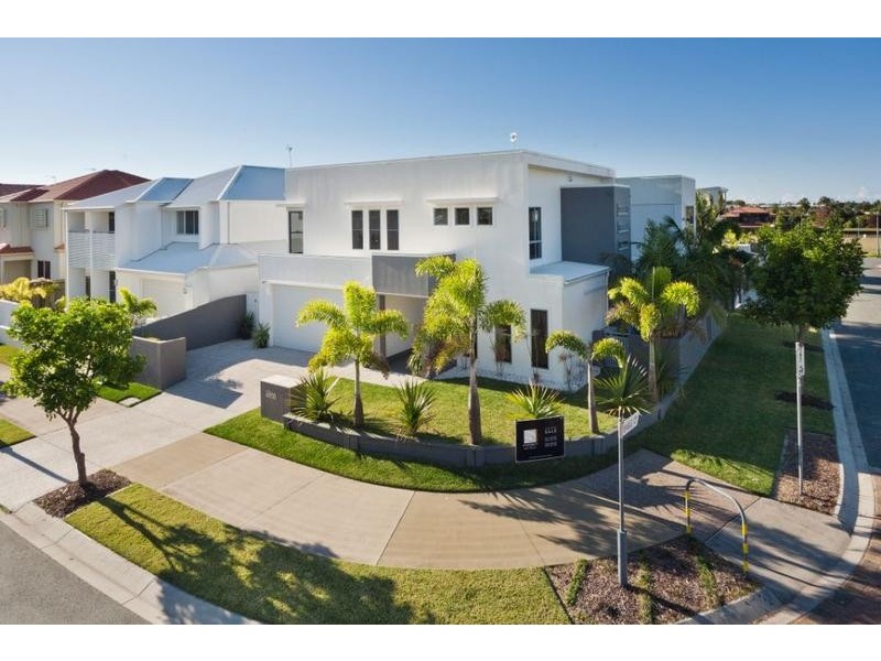 10 Tarawa Street, Kawana Island QLD 4575