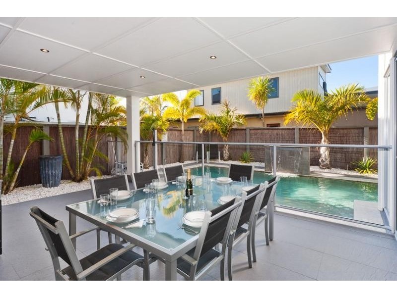 10 Tarawa Street, Kawana Island QLD 4575