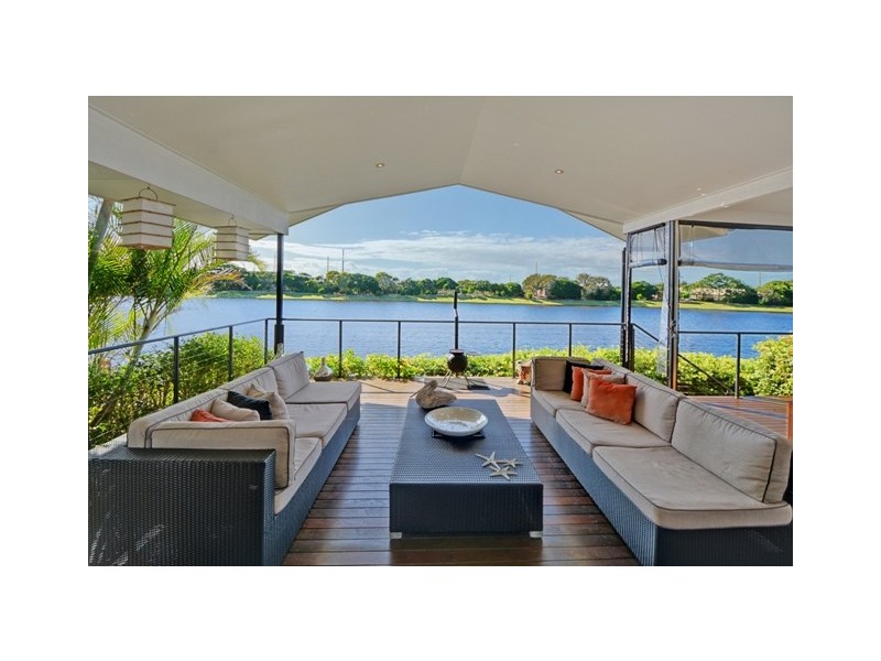 15 Sanibel Court, Kawana Island QLD 4575