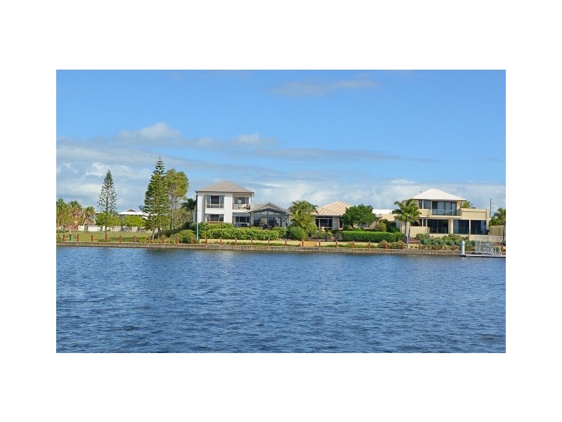 15 Sanibel Court, Kawana Island QLD 4575