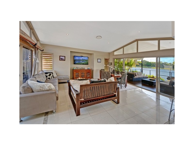 15 Sanibel Court, Kawana Island QLD 4575