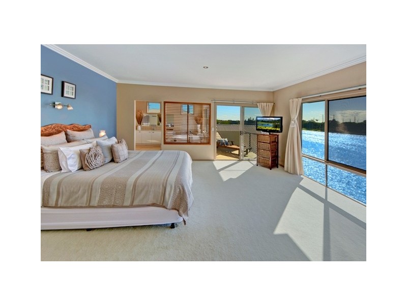 15 Sanibel Court, Kawana Island QLD 4575