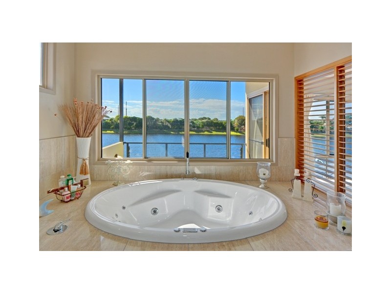 15 Sanibel Court, Kawana Island QLD 4575