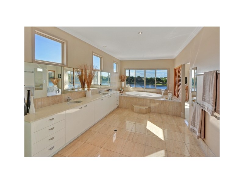 15 Sanibel Court, Kawana Island QLD 4575