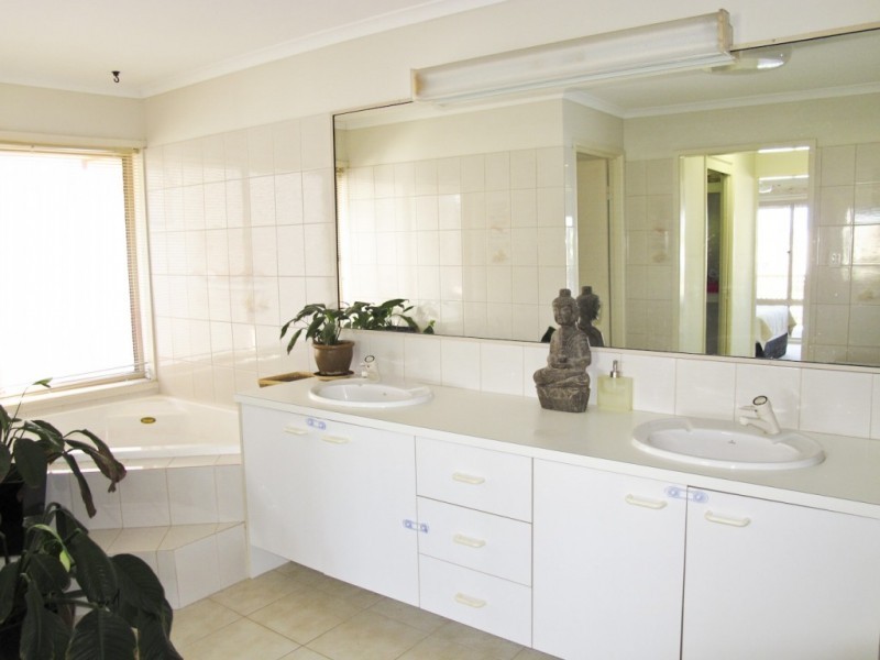 99 Mooloolah Drive, Minyama QLD 4575