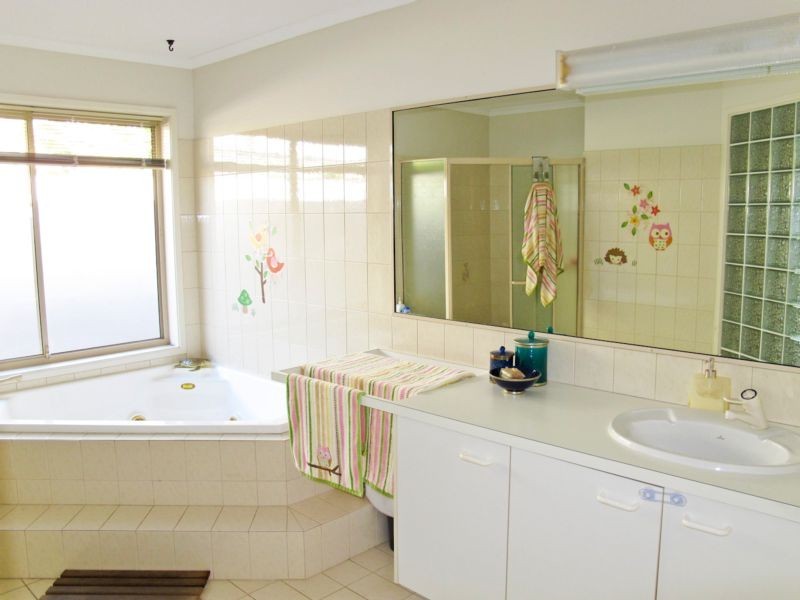 99 Mooloolah Drive, Minyama QLD 4575