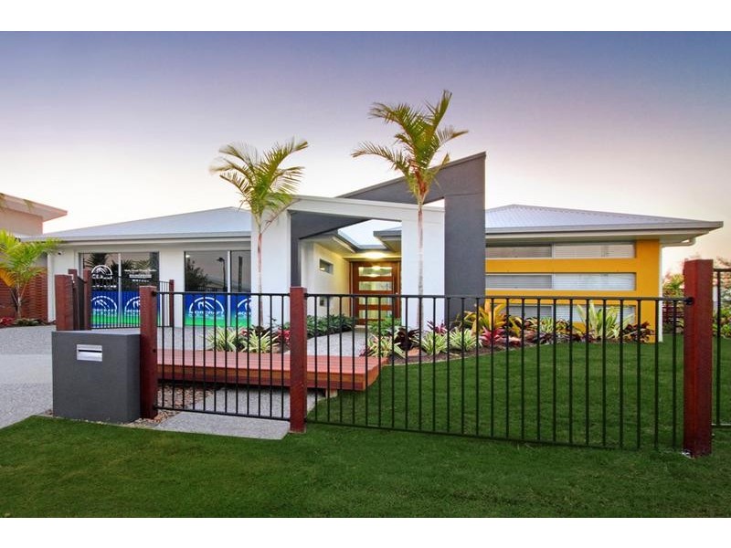 15 Azure Street, Caloundra West QLD 4551