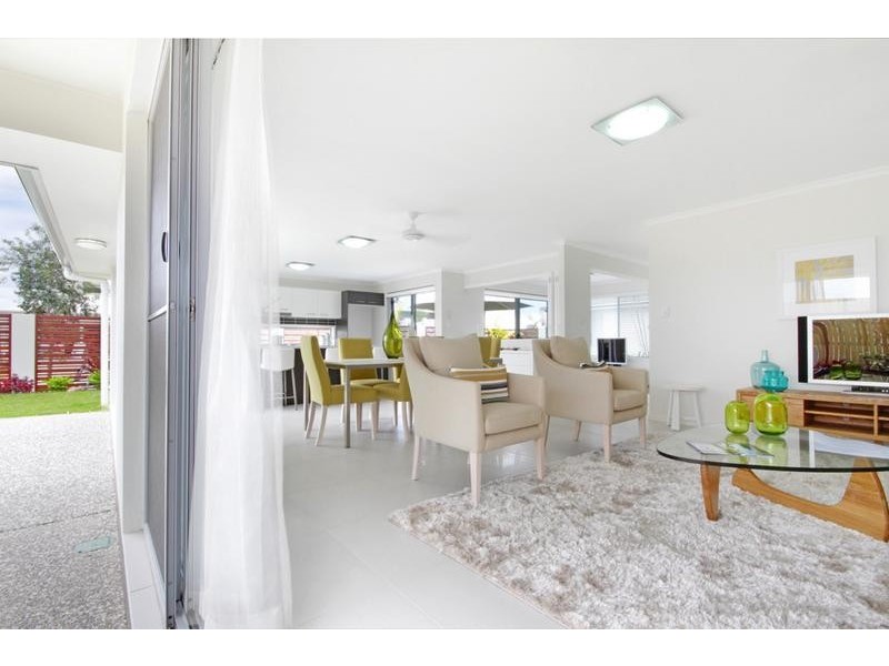 15 Azure Street, Caloundra West QLD 4551