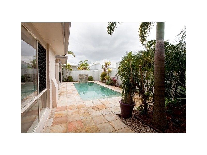 3 Capri Court, Kawana Island QLD 4575