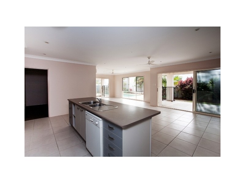 3 Capri Court, Kawana Island QLD 4575
