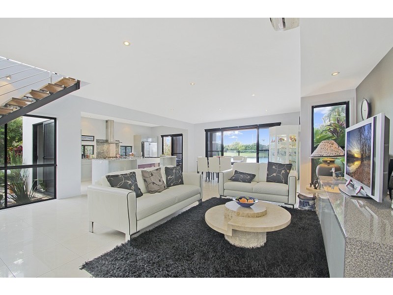 15 Bonaire Court, Kawana Island QLD 4575